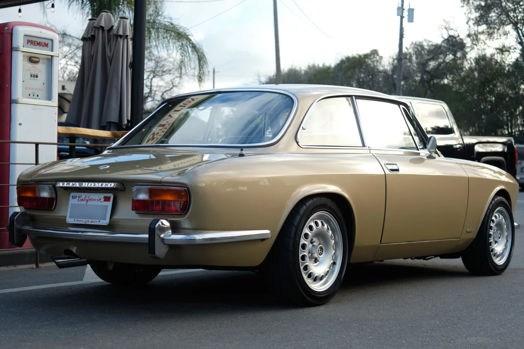 1974 Alfa Romeo 2000 GT Veloce - Image 6 of 31