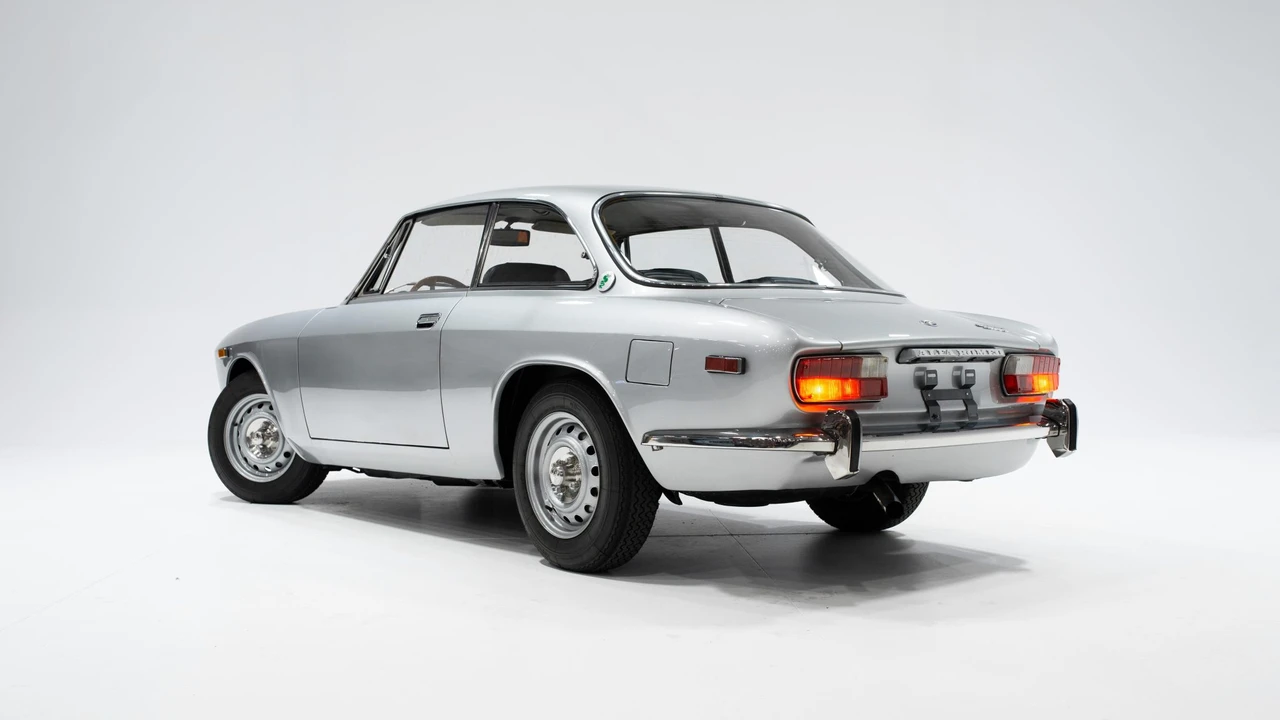 1974 Alfa Romeo 2000 GT Veloce - Image 8 of 31