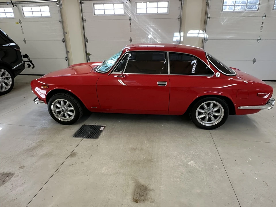 1974 Alfa Romeo 2000 GT Veloce - Image 11 of 31