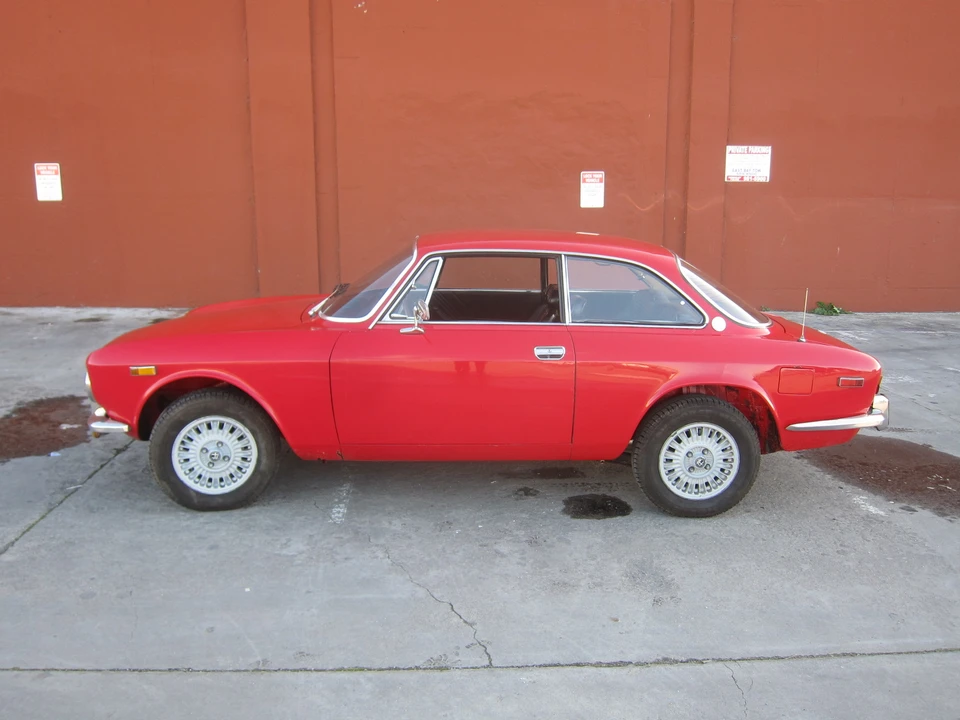 1974 Alfa Romeo 2000 GT Veloce - Image 2 of 31