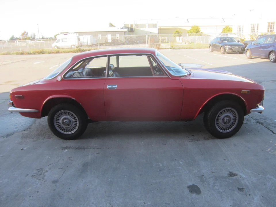 1974 Alfa Romeo 2000 GT Veloce - Image 6 of 31