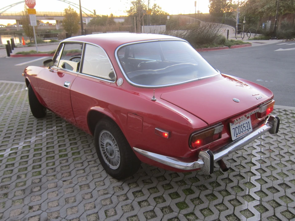 1974 Alfa Romeo 2000 GT Veloce - Image 21 of 31