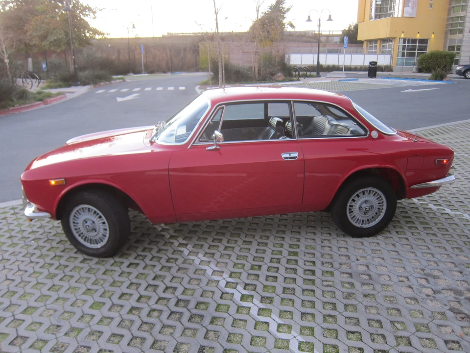 1974 Alfa Romeo 2000 GT Veloce - Image 22 of 31