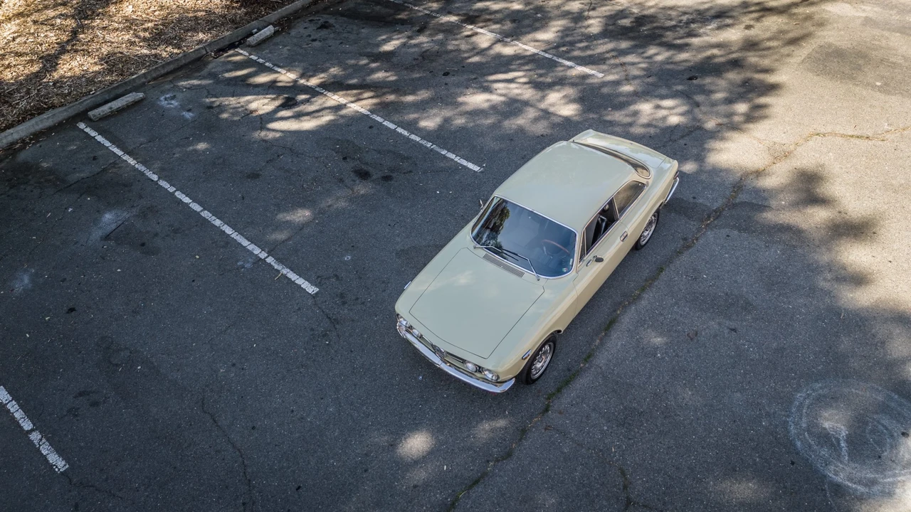 1974 Alfa Romeo 2000 GT Veloce - Image 22 of 31