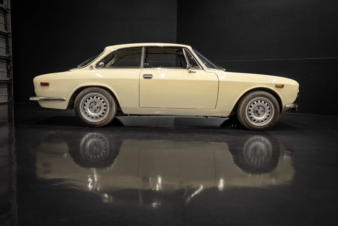 1974 Alfa Romeo 2000 GT Veloce - Image 4 of 31