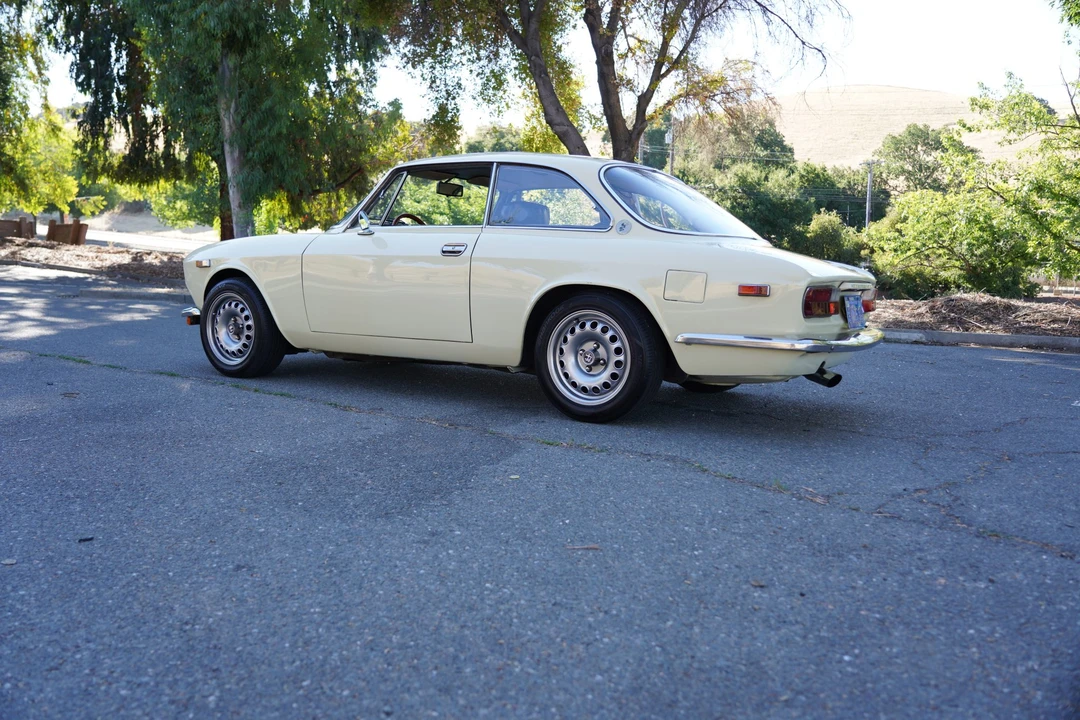 1974 Alfa Romeo 2000 GT Veloce - Image 20 of 31