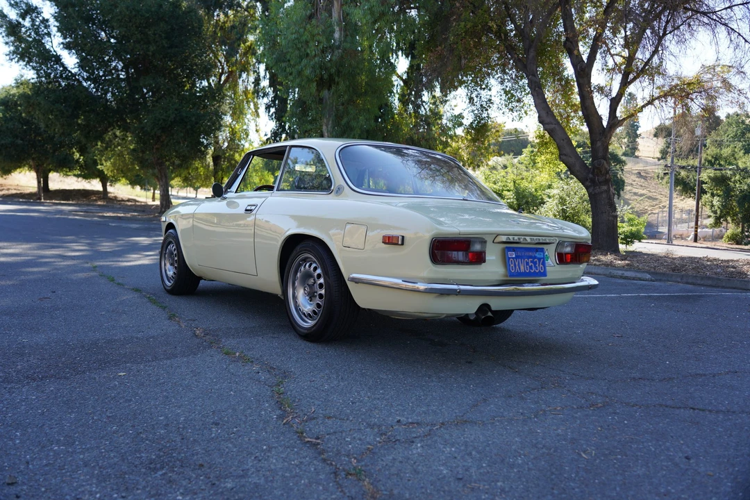 1974 Alfa Romeo 2000 GT Veloce - Image 18 of 31