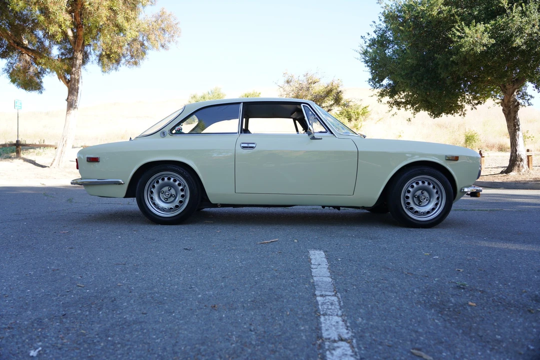 1974 Alfa Romeo 2000 GT Veloce - Image 12 of 31