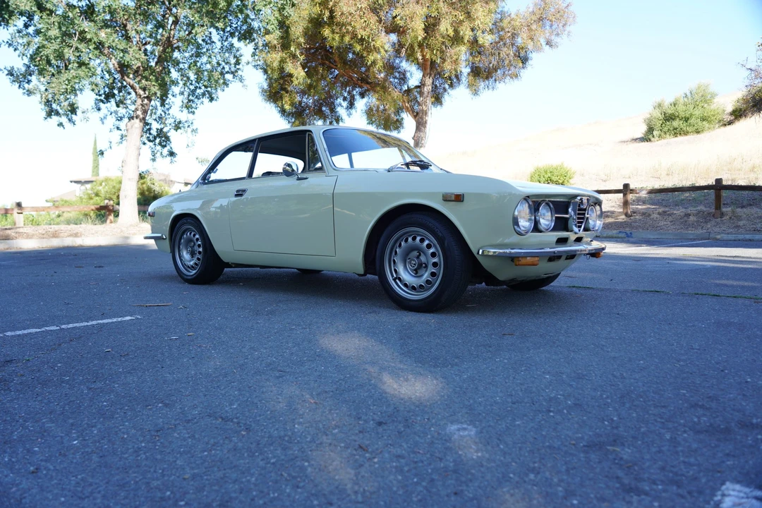 1974 Alfa Romeo 2000 GT Veloce - Image 11 of 31