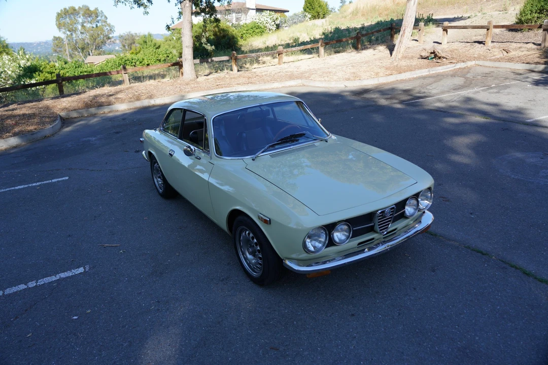 1974 Alfa Romeo 2000 GT Veloce - Image 10 of 31