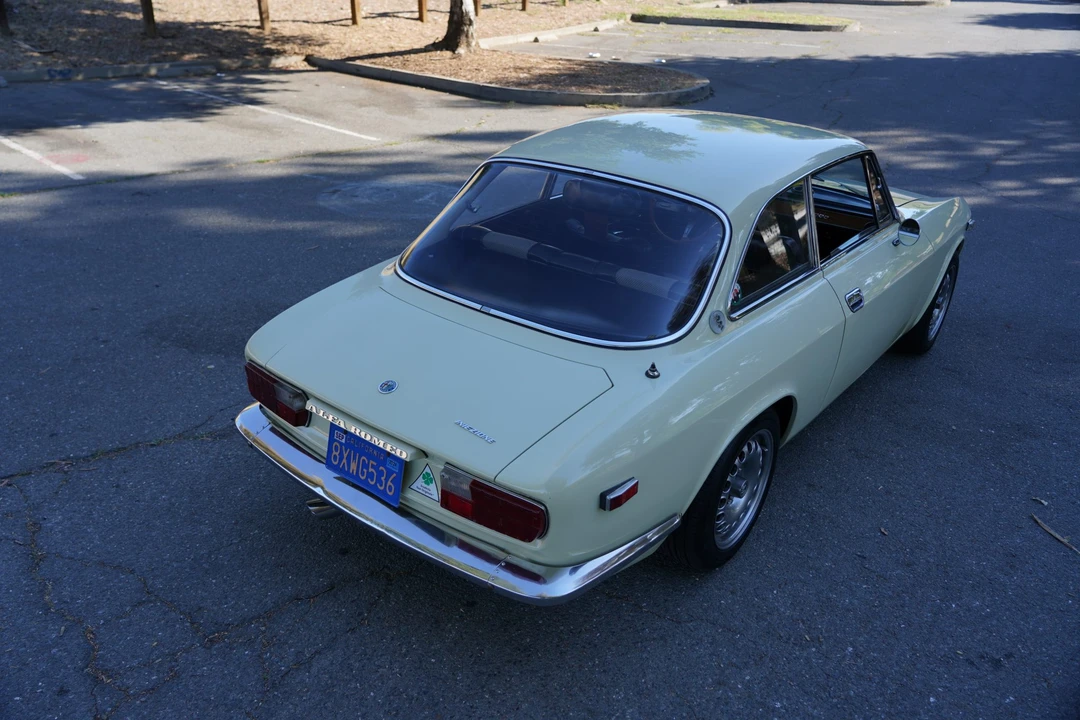 1974 Alfa Romeo 2000 GT Veloce - Image 14 of 31