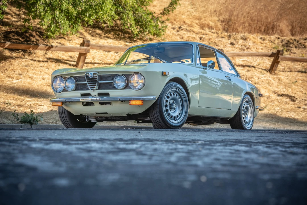 1974 Alfa Romeo 2000 GT Veloce - Image 2 of 31