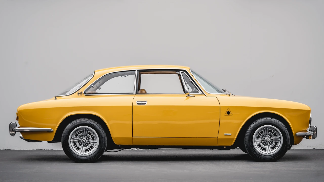 1974 Alfa Romeo 2000 GT Veloce - Image 14 of 31