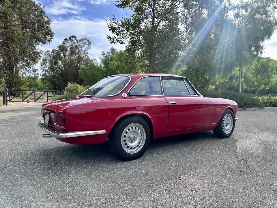 1974 Alfa Romeo 2000 GT Veloce - Image 17 of 31