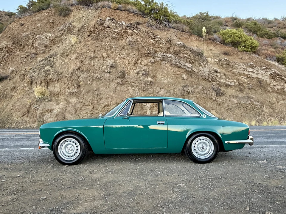 1974 Alfa Romeo 2000 GT Veloce - Image 10 of 31