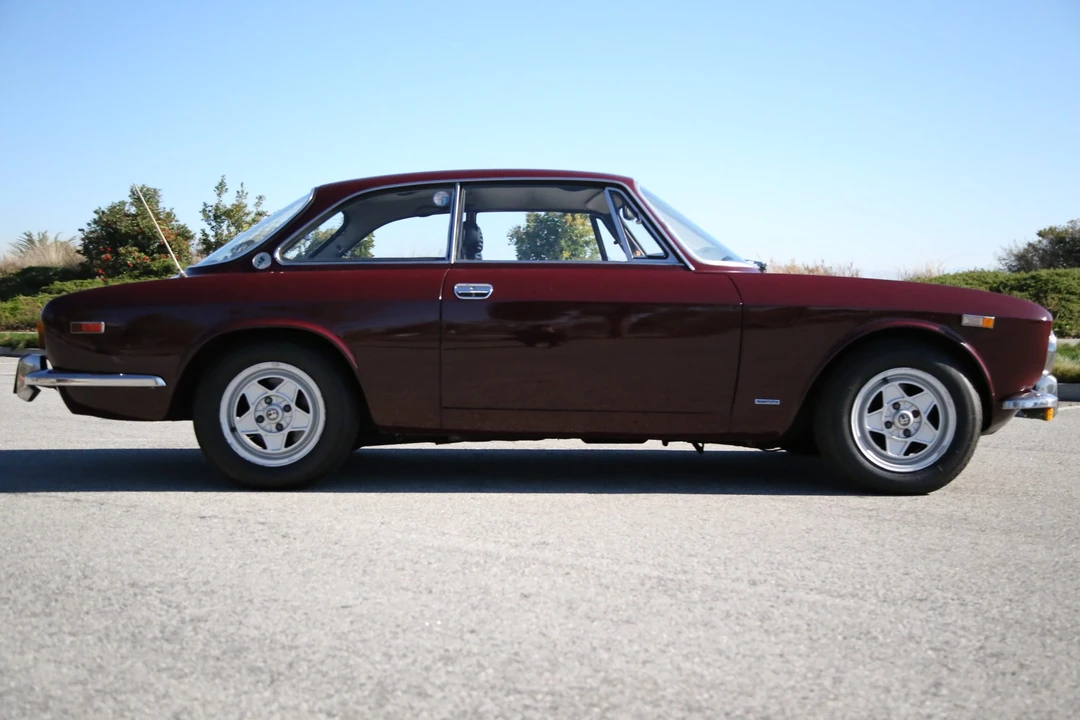1974 Alfa Romeo 2000 GT Veloce - Image 13 of 31
