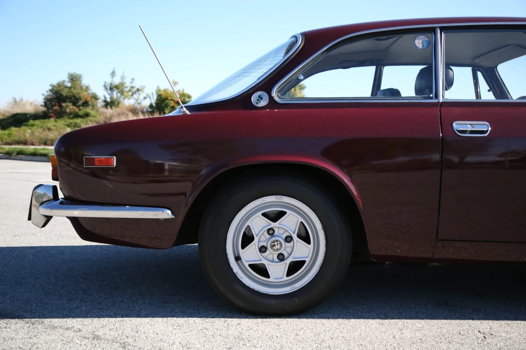 1974 Alfa Romeo 2000 GT Veloce - Image 29 of 31