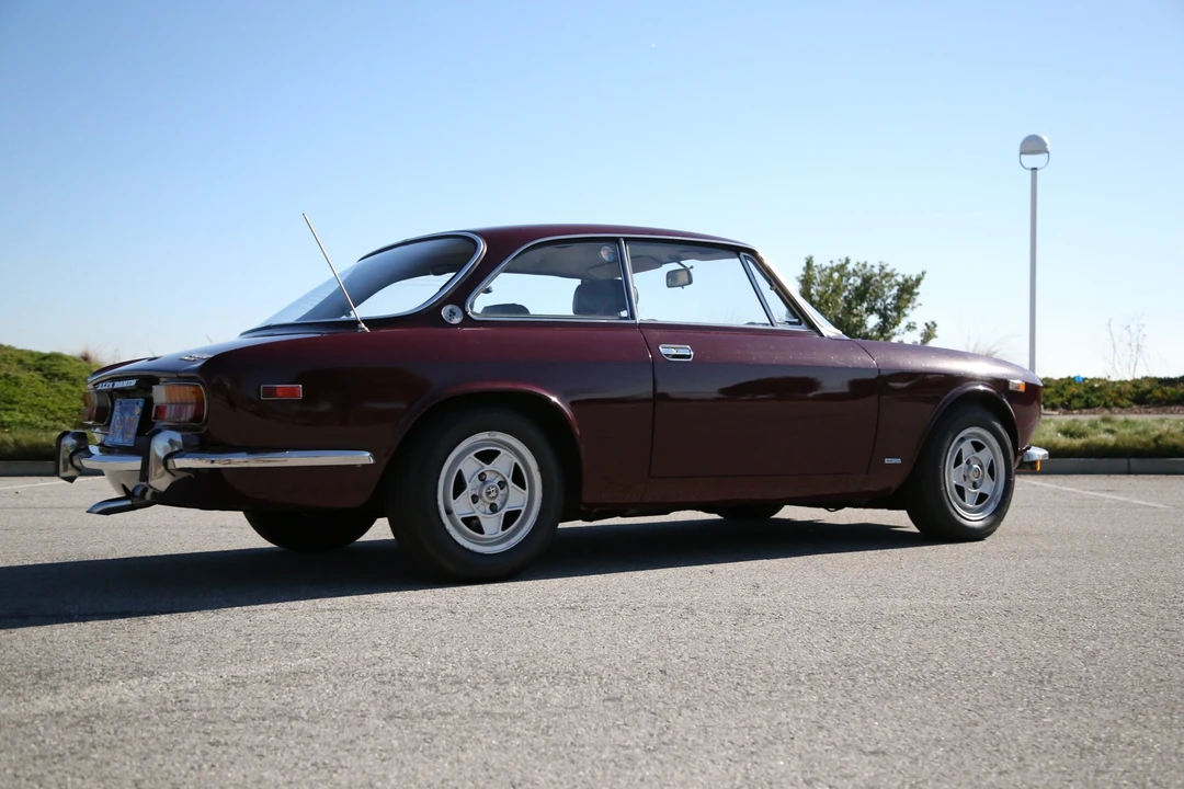 1974 Alfa Romeo 2000 GT Veloce - Image 12 of 31