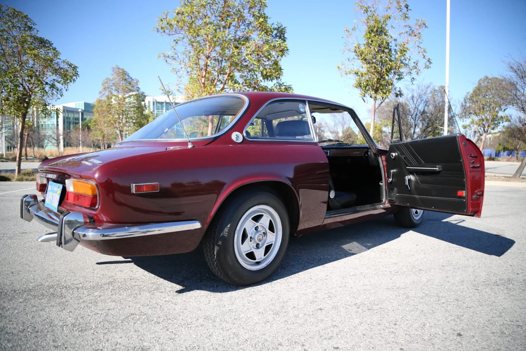 1974 Alfa Romeo 2000 GT Veloce - Image 11 of 31