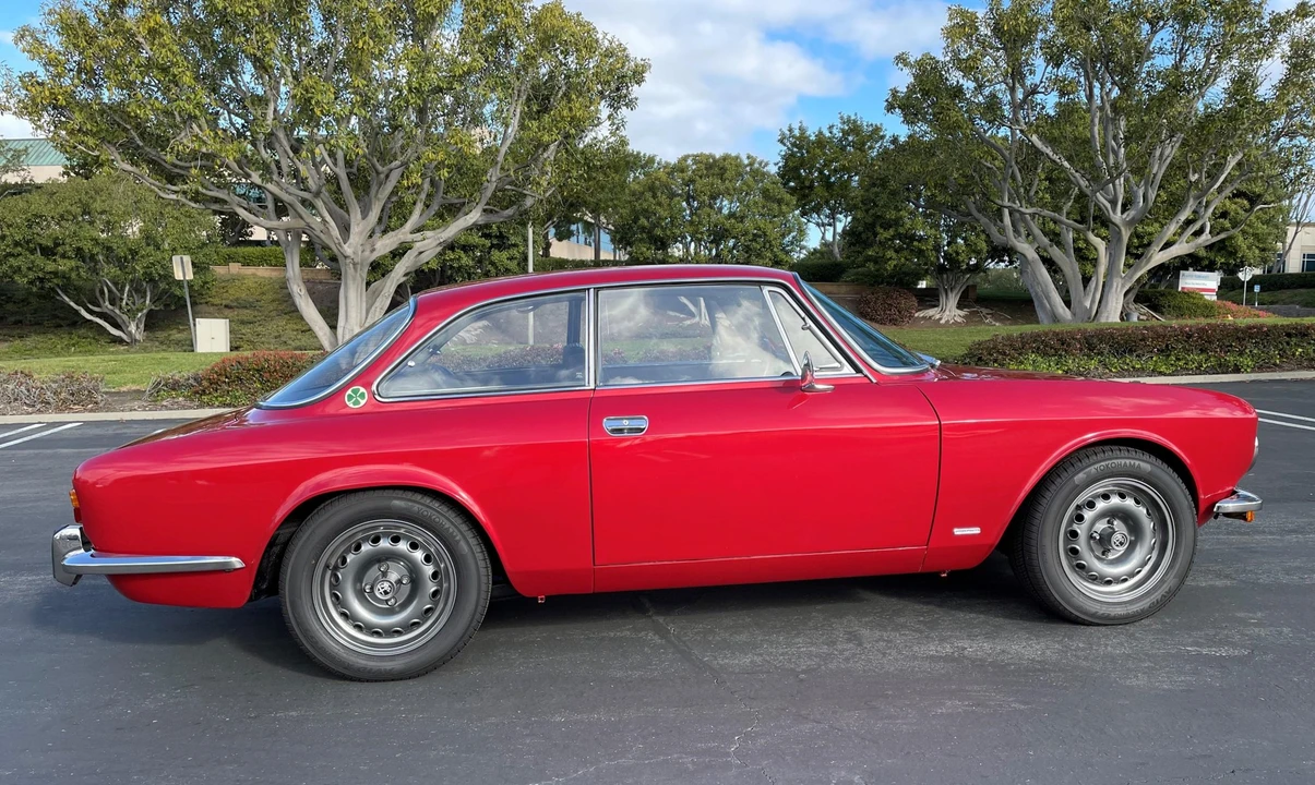1974 Alfa Romeo 2000 GT Veloce - Image 26 of 31