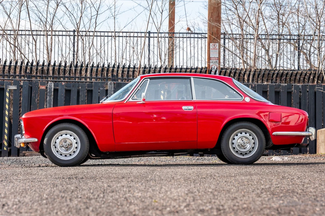 1974 Alfa Romeo 2000 GT Veloce - Image 2 of 31