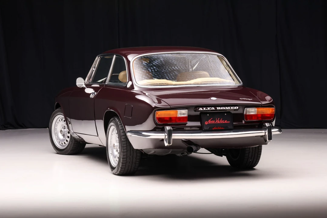 1974 Alfa Romeo 2000 GT Veloce - Image 11 of 31