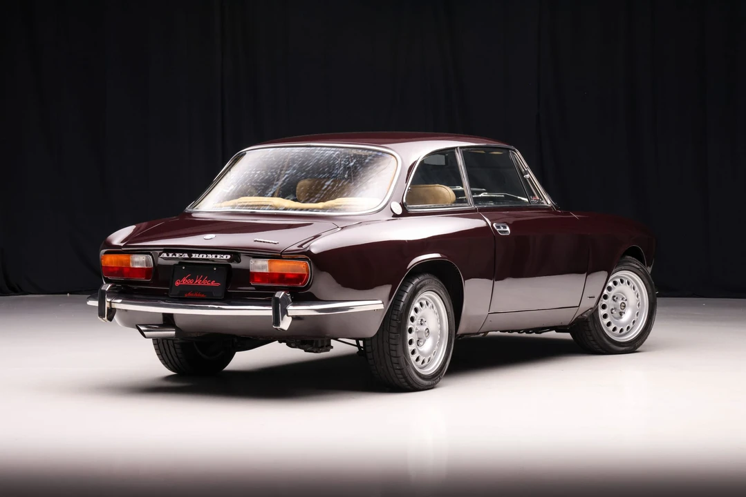 1974 Alfa Romeo 2000 GT Veloce - Image 17 of 31