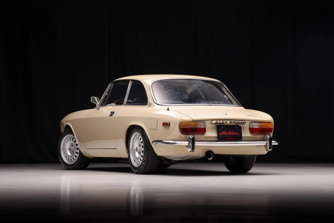 1974 Alfa Romeo 2000 GT Veloce - Image 20 of 31