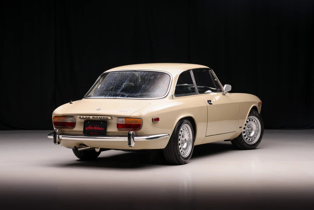 1974 Alfa Romeo 2000 GT Veloce - Image 17 of 31