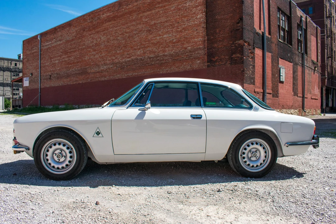 1974 Alfa Romeo 2000 GT Veloce - Image 10 of 31