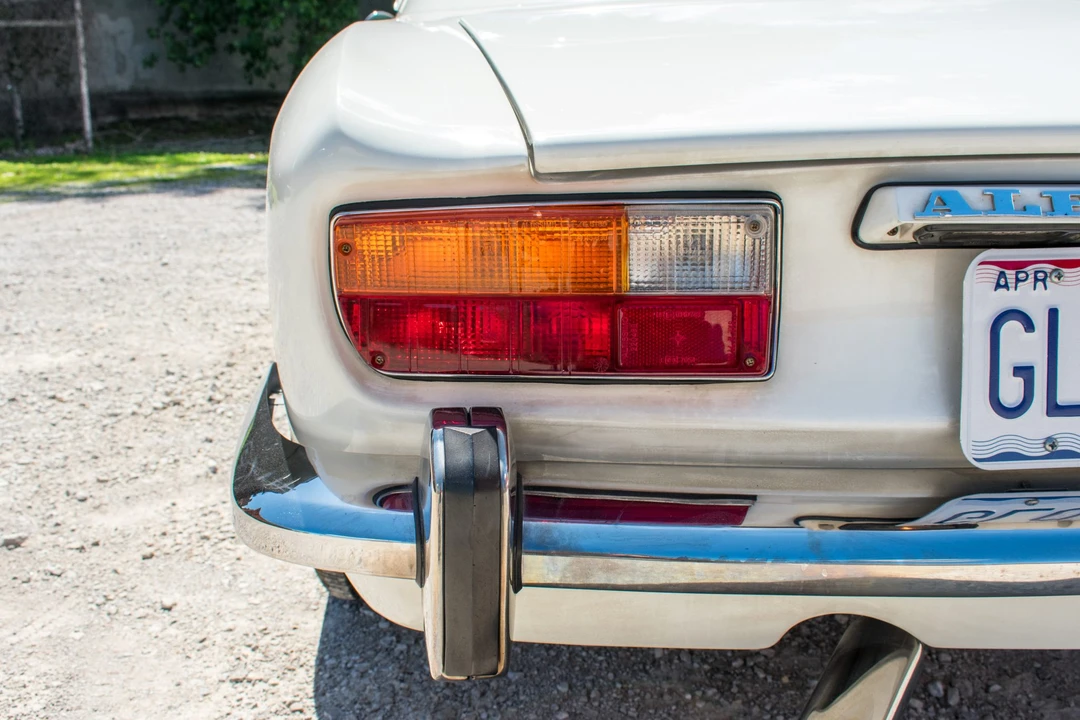 1974 Alfa Romeo 2000 GT Veloce - Image 13 of 31