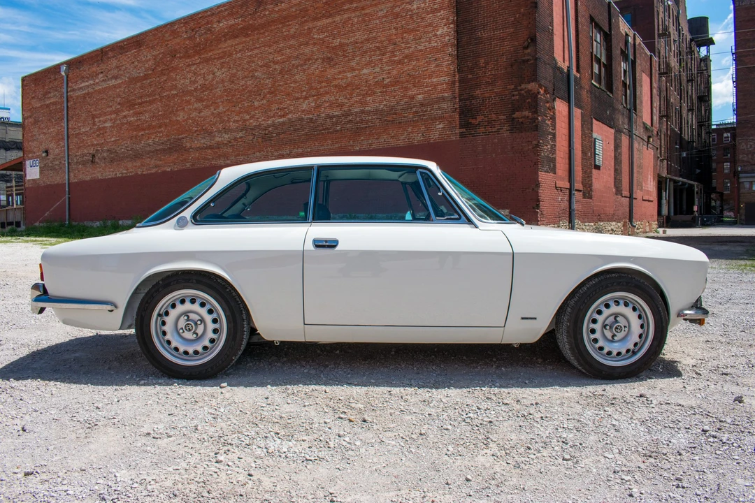 1974 Alfa Romeo 2000 GT Veloce - Image 6 of 31