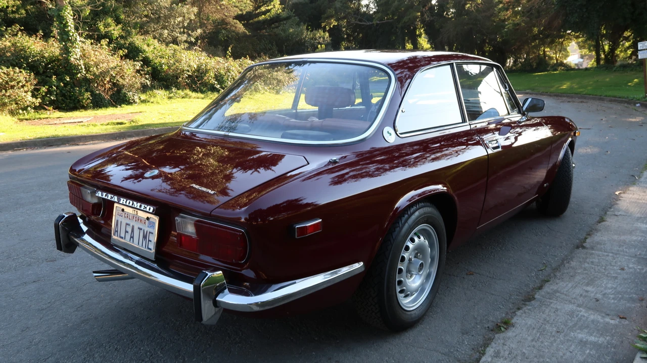 1974 Alfa Romeo 2000 GT Veloce - Image 13 of 31