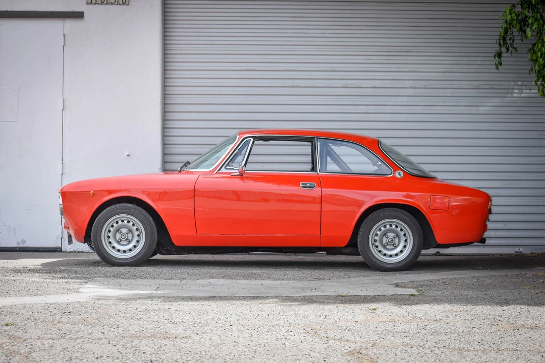 1974 Alfa Romeo 2000 GT Veloce - Image 10 of 31