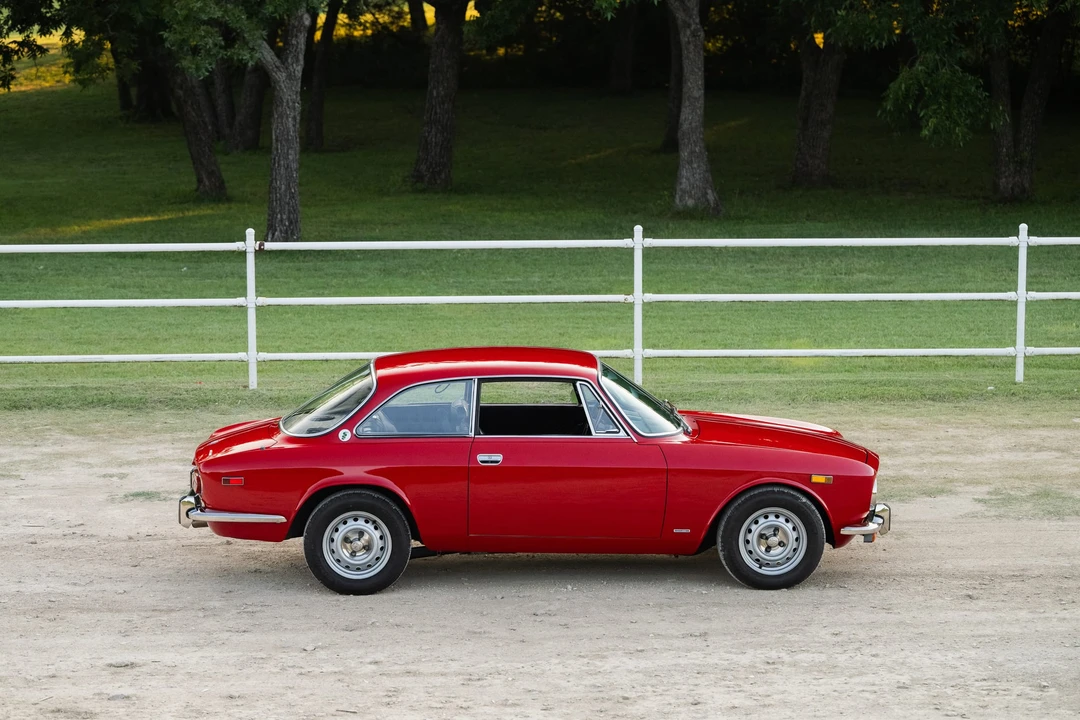 1974 Alfa Romeo 2000 GT Veloce - Image 27 of 31