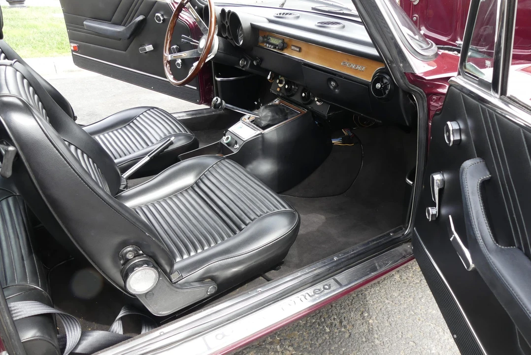1974 Alfa Romeo 2000 GT Veloce - Image 25 of 31