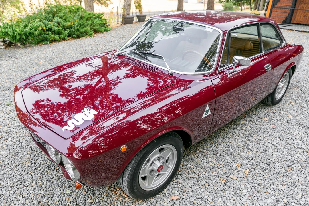 1974 Alfa Romeo 2000 GT Veloce - Image 12 of 31