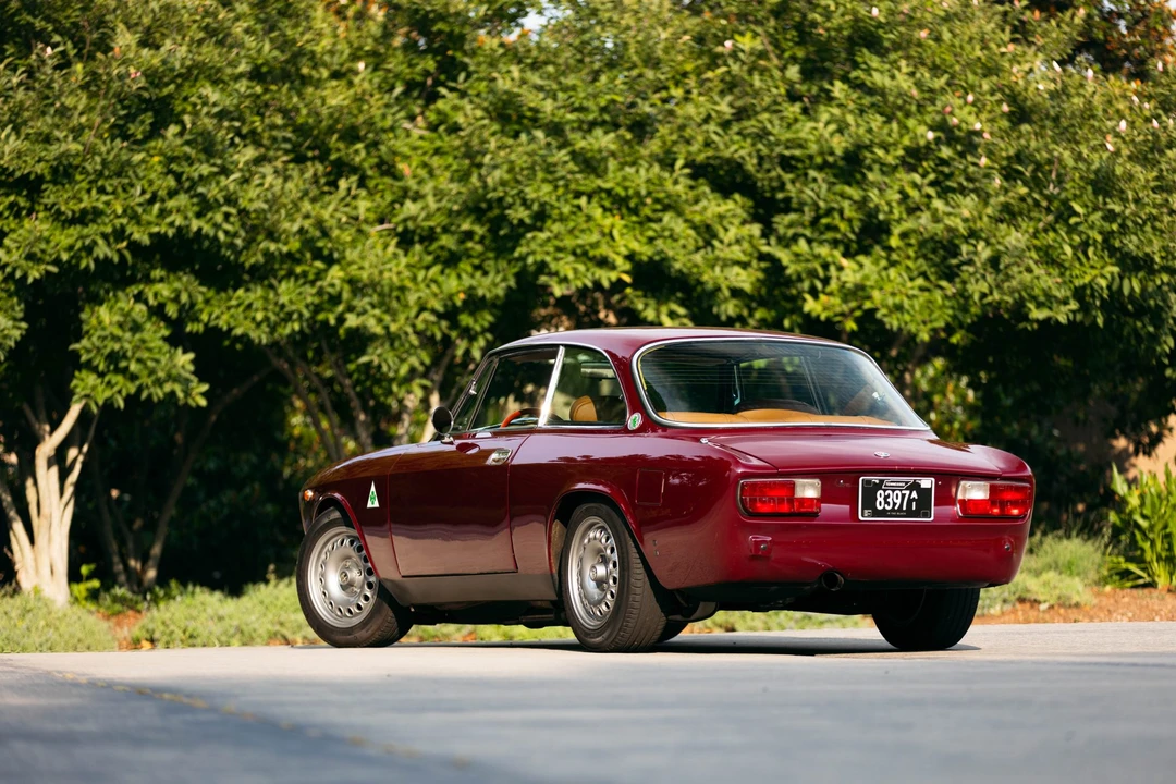 1974 Alfa Romeo 2000 GT Veloce - Image 11 of 31