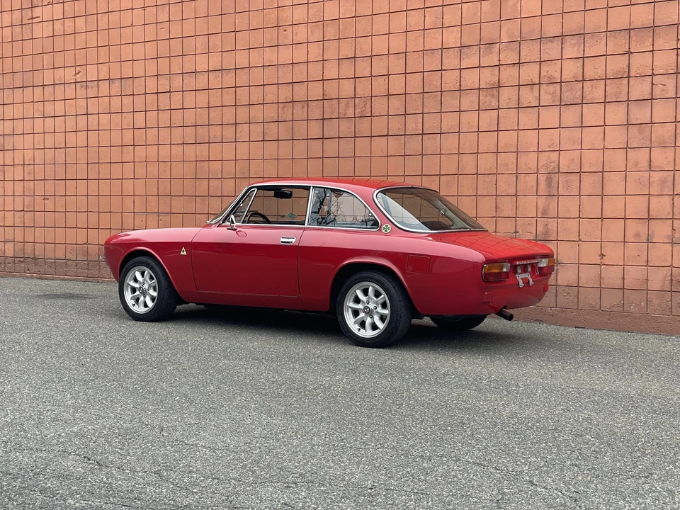 1974 Alfa Romeo 2000 GT Veloce - Image 25 of 31