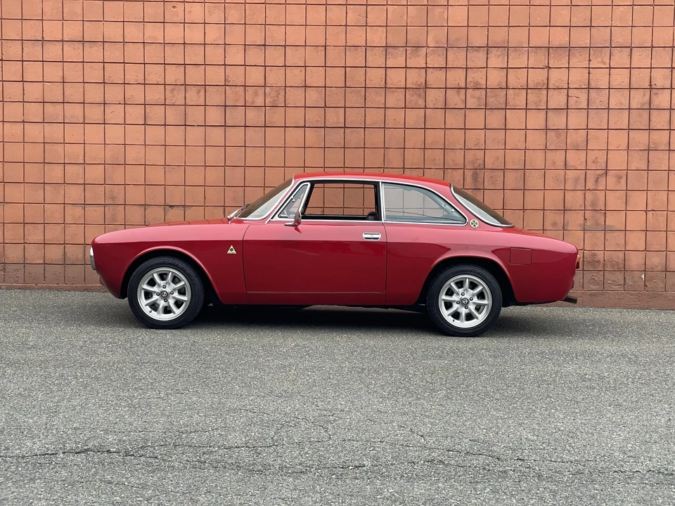 1974 Alfa Romeo 2000 GT Veloce - Image 26 of 31