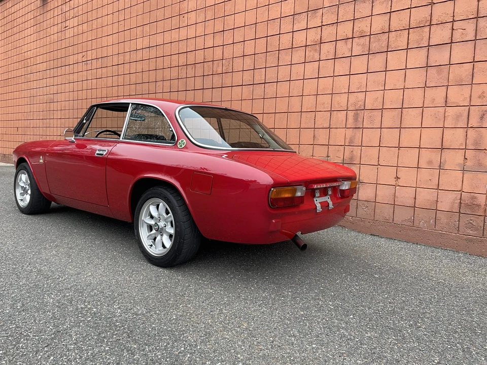 1974 Alfa Romeo 2000 GT Veloce - Image 24 of 31