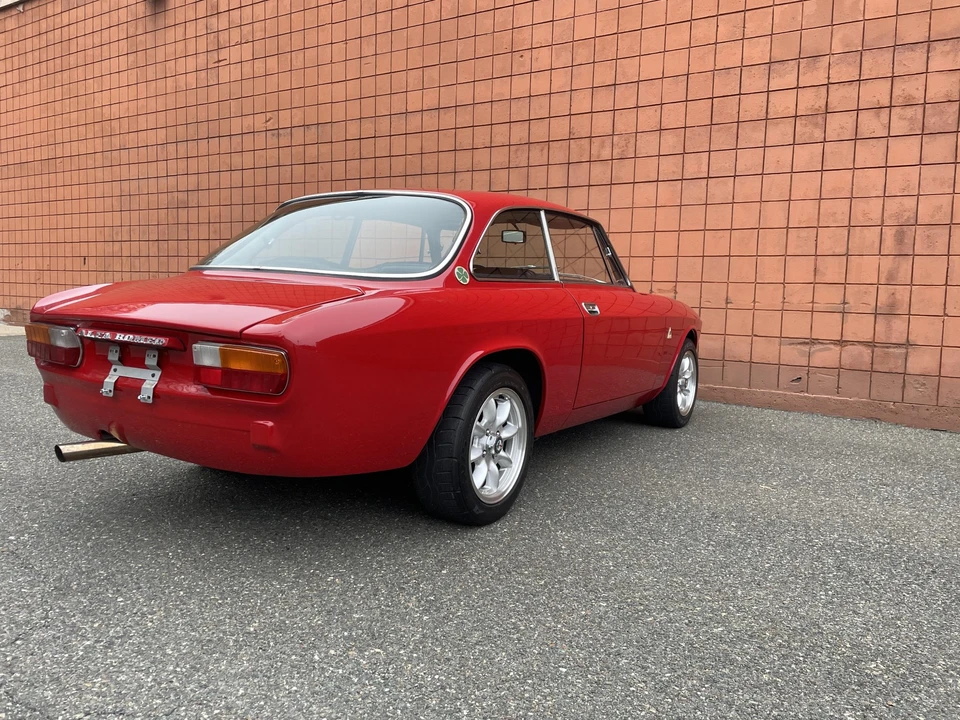 1974 Alfa Romeo 2000 GT Veloce - Image 20 of 31
