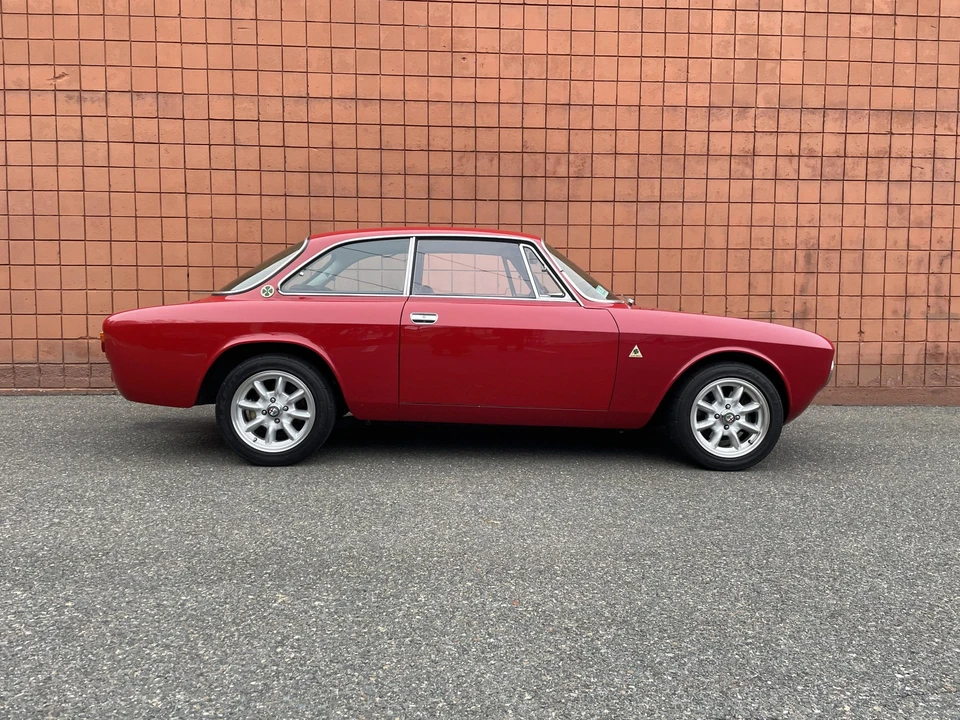 1974 Alfa Romeo 2000 GT Veloce - Image 12 of 31