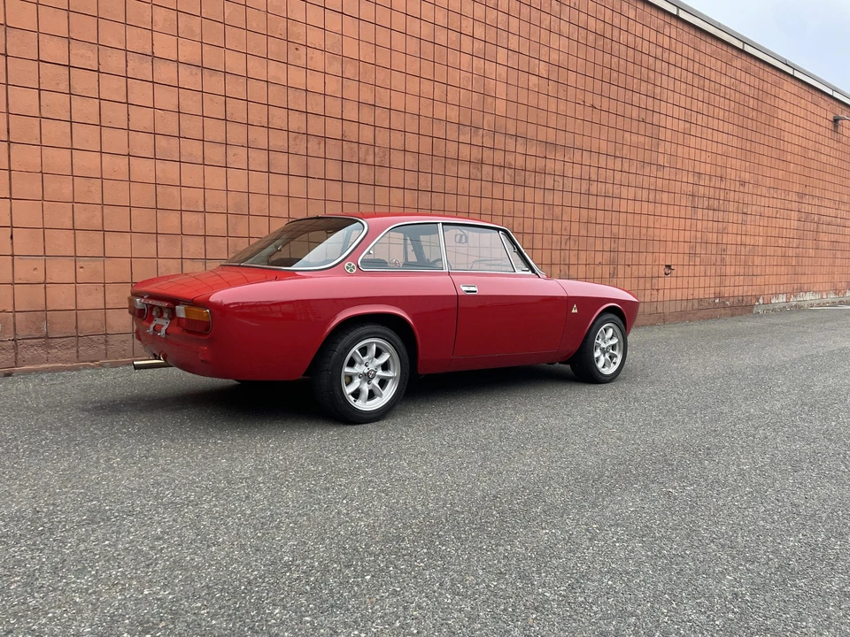 1974 Alfa Romeo 2000 GT Veloce - Image 17 of 31