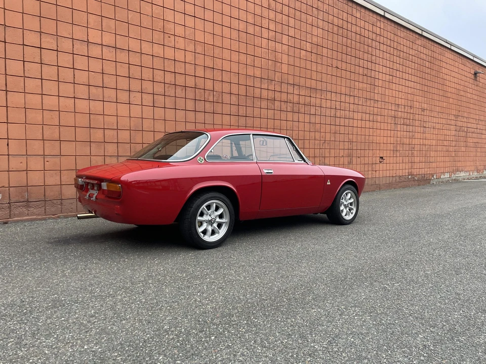 1974 Alfa Romeo 2000 GT Veloce - Image 16 of 31