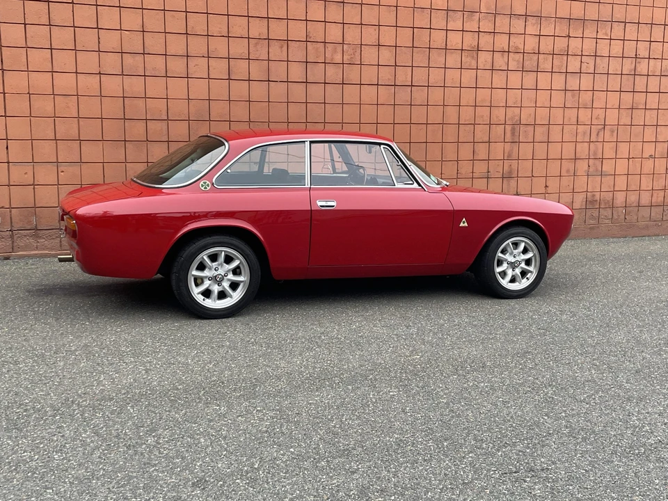 1974 Alfa Romeo 2000 GT Veloce - Image 14 of 31