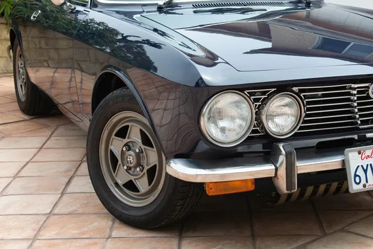 1974 Alfa Romeo 2000 GT Veloce - Image 4 of 31