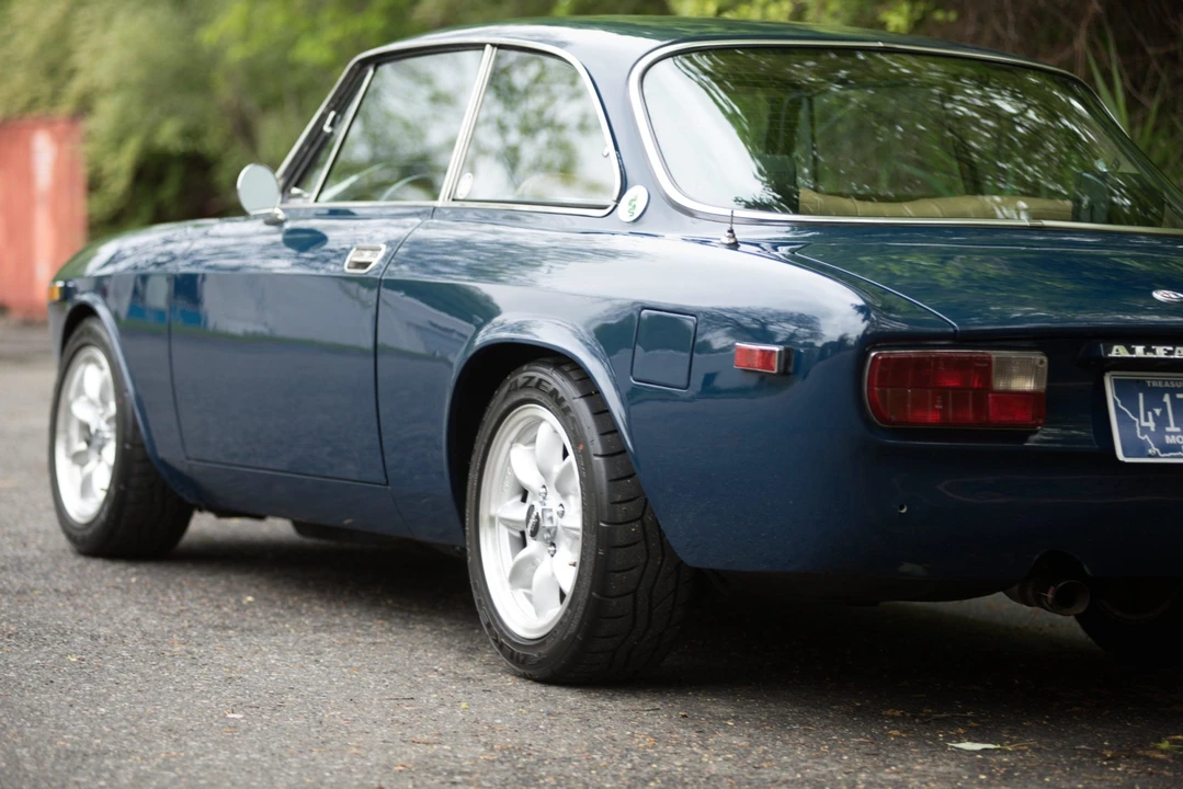1974 Alfa Romeo 2000 GT Veloce - Image 22 of 31