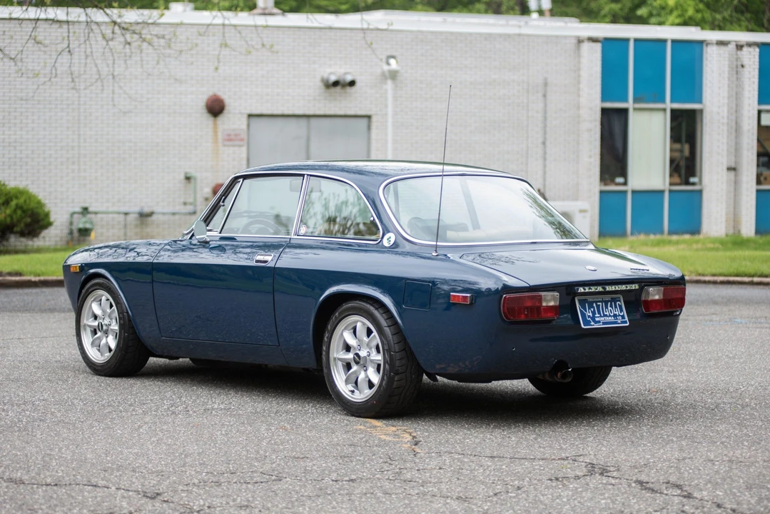 1974 Alfa Romeo 2000 GT Veloce - Image 6 of 31