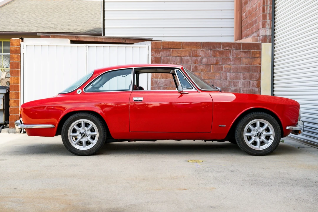 1974 Alfa Romeo 2000 GT Veloce - Image 11 of 31